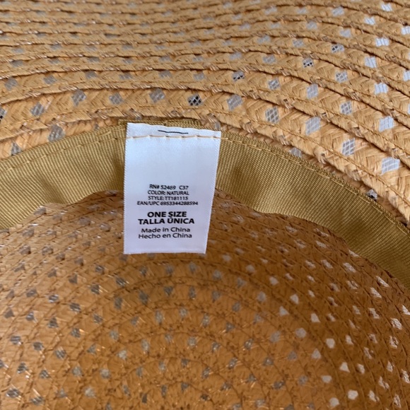 2 Hats - Picture 4 of 9